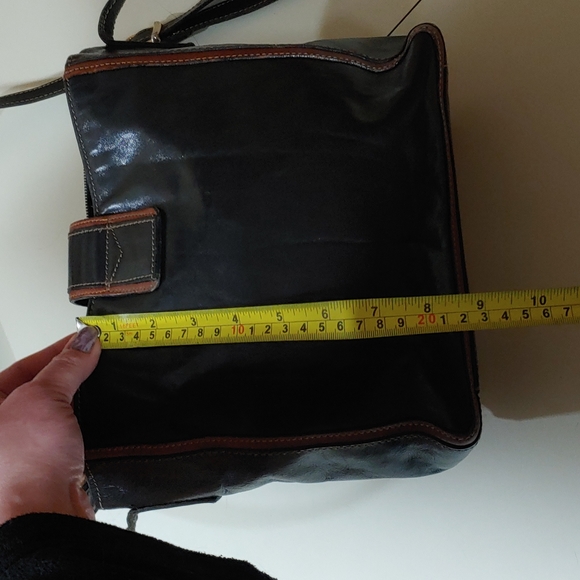 Piero Vintage Leather Crossbody Bag - Picture 13 of 16